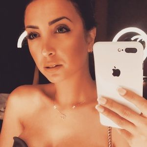 Meet your Posher, Negar